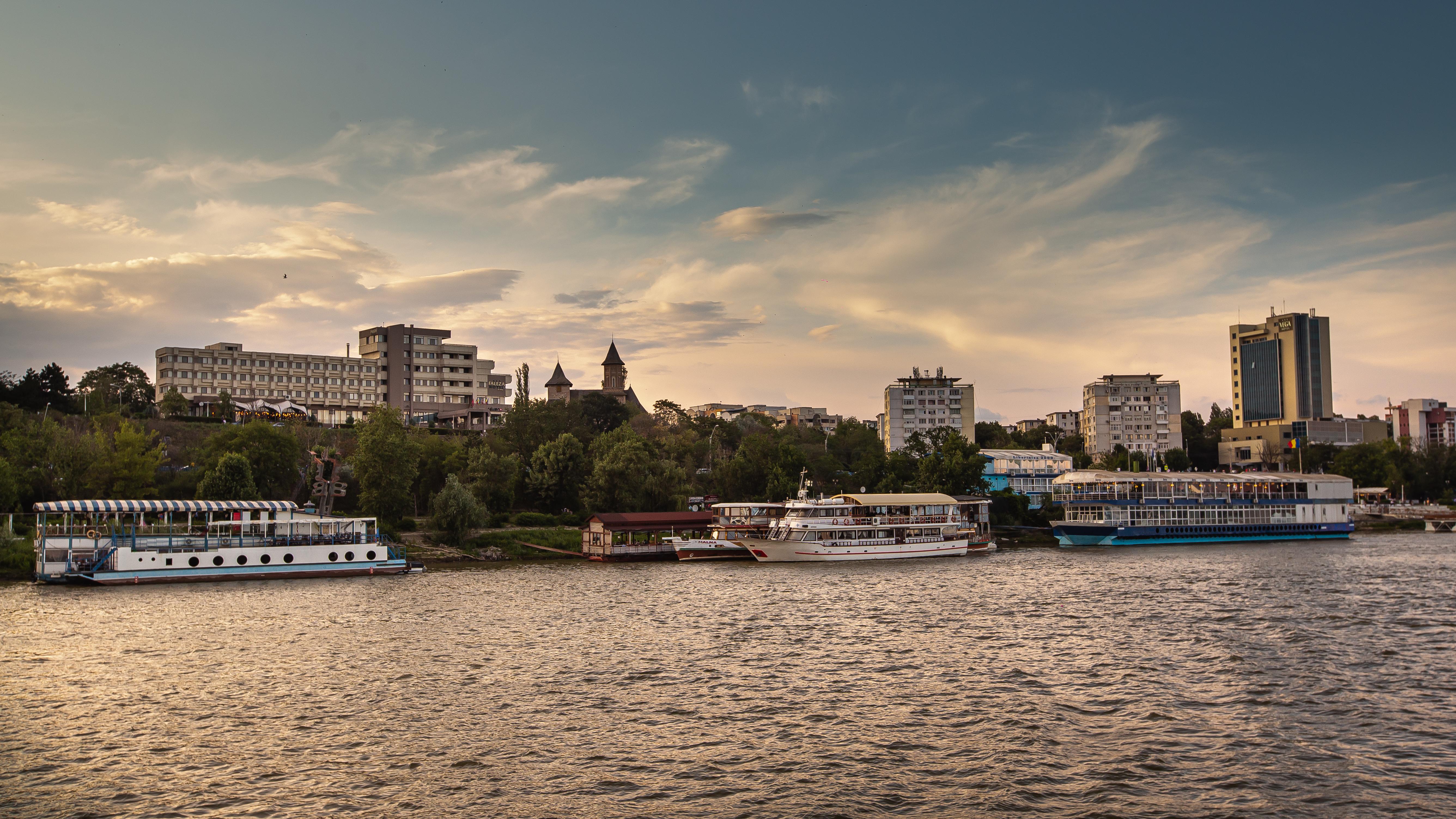 Faleza Hotel By Vega Galaţi Buitenkant foto