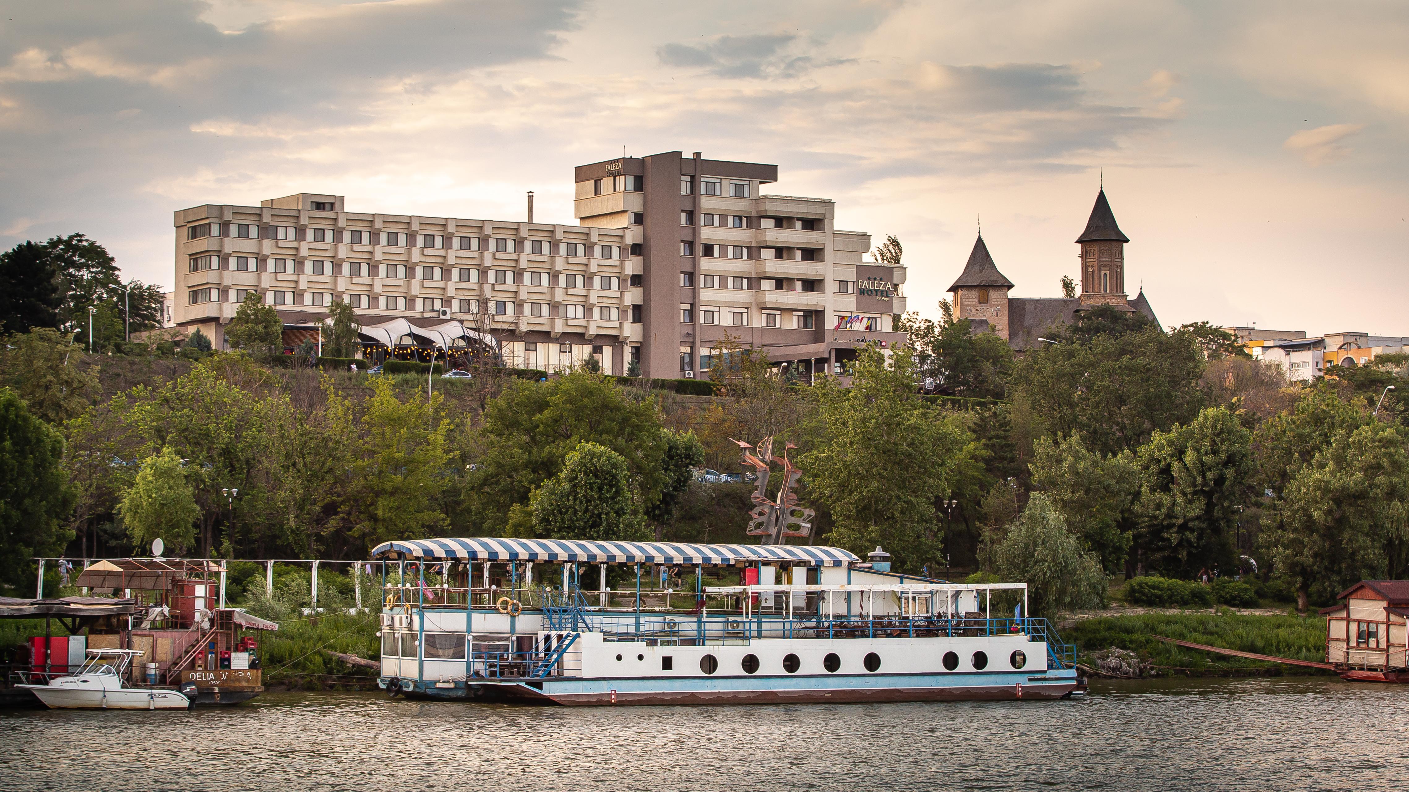 Faleza Hotel By Vega Galaţi Buitenkant foto