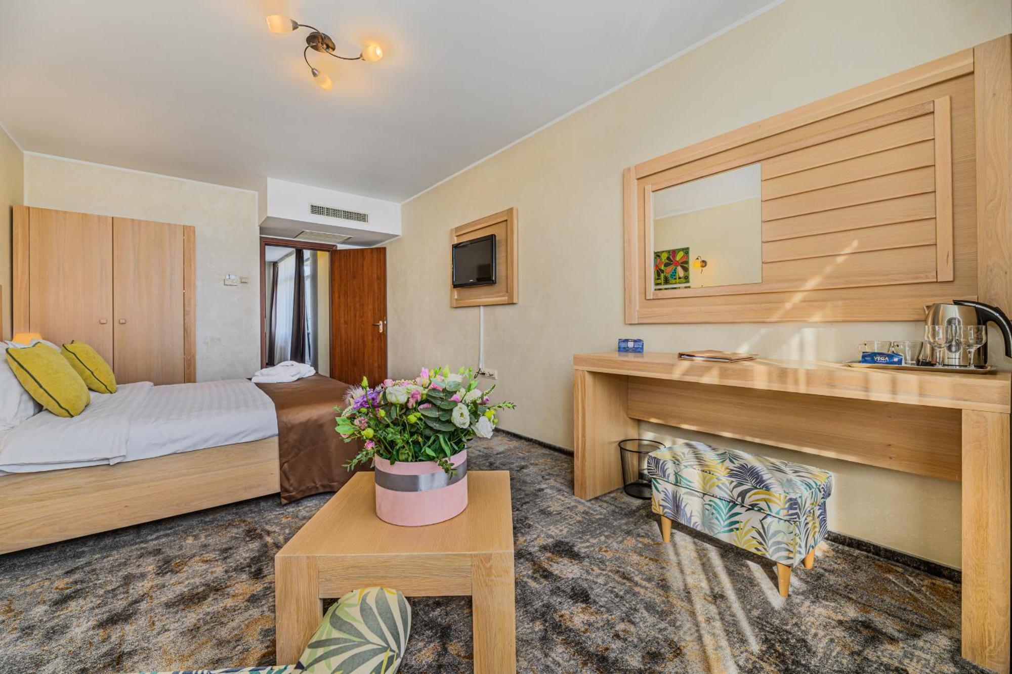 Faleza Hotel By Vega Galaţi Buitenkant foto