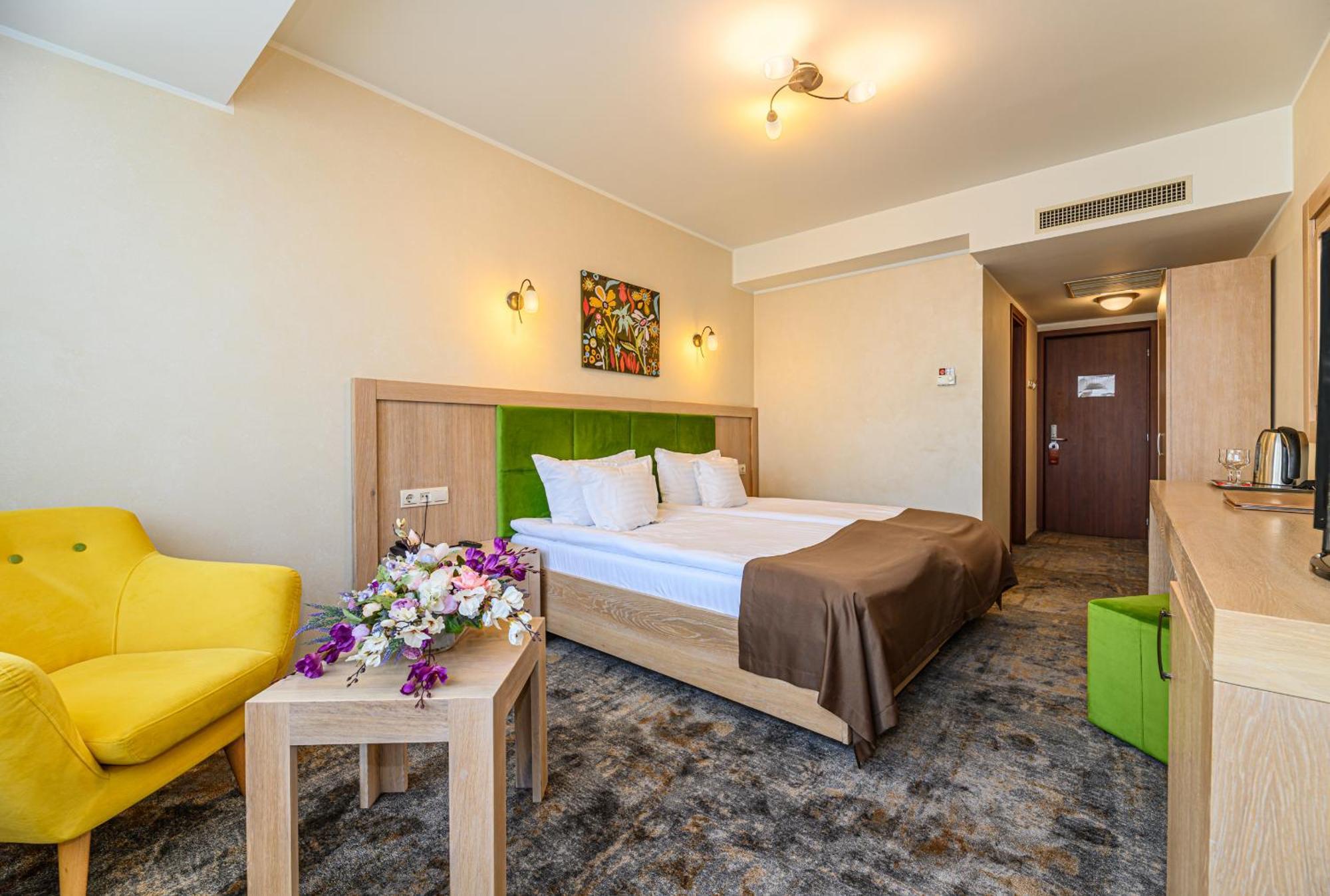 Faleza Hotel By Vega Galaţi Buitenkant foto